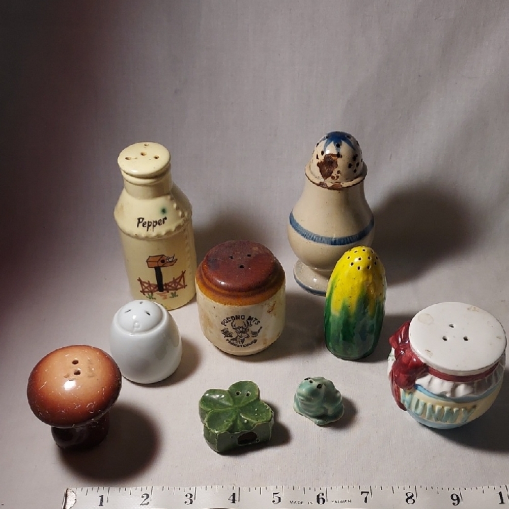 Vintage 9 Piece Set of Miscellaneous Salt & Pepper Shakers Used